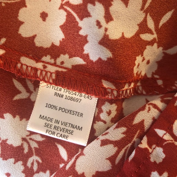 Plus Size Floral Blouse - Picture 4 of 6